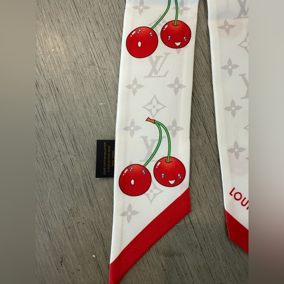Louis Vuitton x Murakami Cerises Cherry White Bandeau Silk Scarf- NIB - Picture 6 of 7